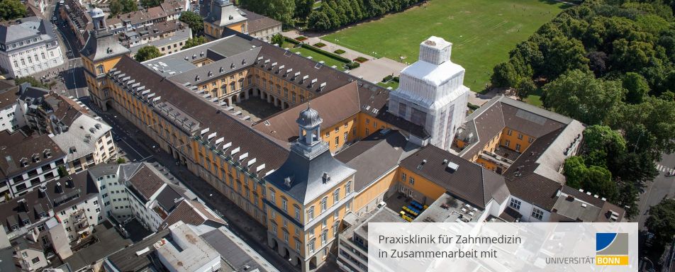 Luftaufnahme der Universität Bonn mit dem Hinweis auf die Kooperation einer Zahnmedizin-Praxisklinik.